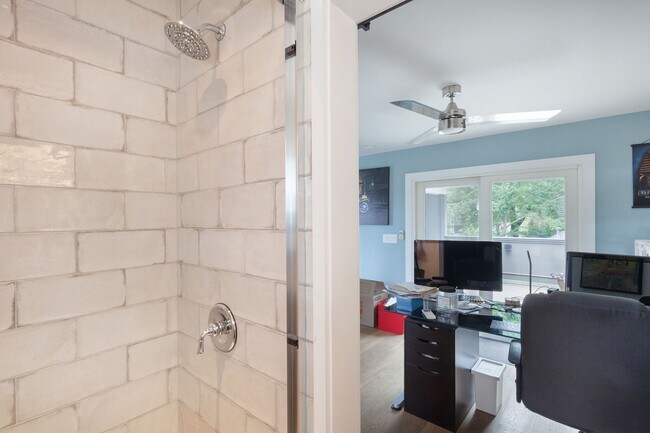 Building Photo - Stunning 4/3.5 Home in Highly Sought-After Area w/ 1300 Sq Ft of Outdoor Space!