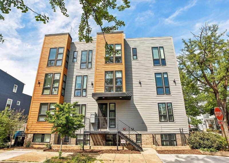Building Photo - 700 16th St NE