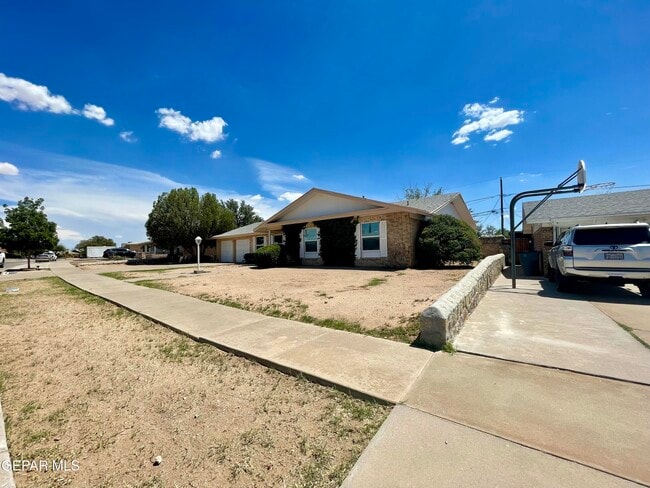 Building Photo - 9004 Lait Dr