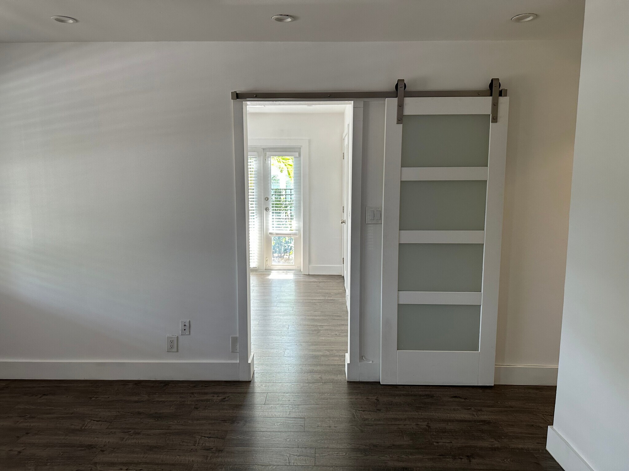 Building Photo - 1008 NE 11th St