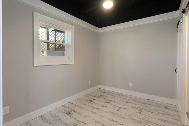 Building Photo - 138 Sloan St