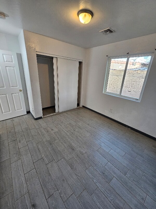 Building Photo - 5070 S Park Ave