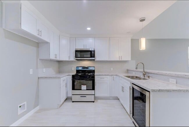 Building Photo - 5824 Glen Lee Dr