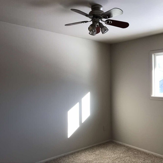 Building Photo - 304 Ruth St