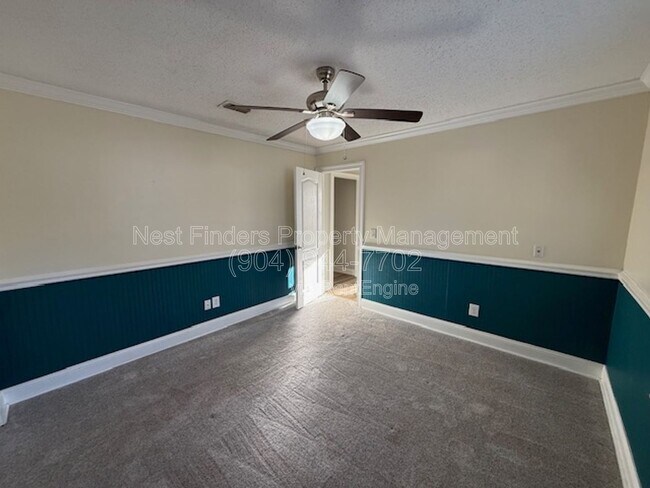 Building Photo - 12947 Tree Wy Ct N