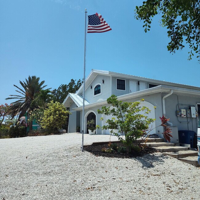 Primary Photo - 980 Caribbean Dr