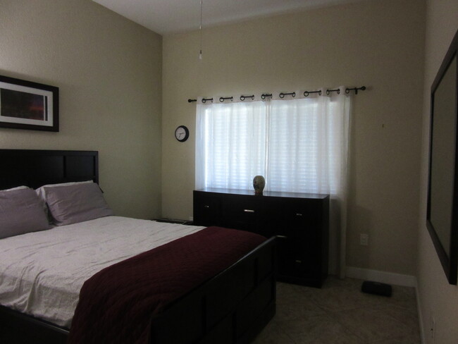 Building Photo - Lovely 3 BR / 2 BA Condo Located In Desira...