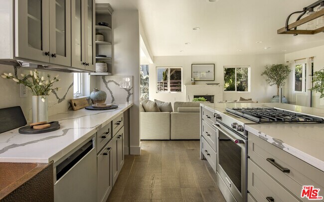 Building Photo - 2370 San Marco Dr