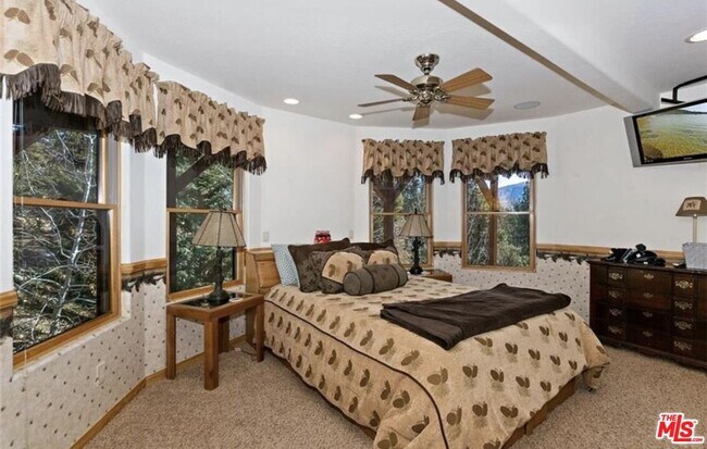 Building Photo - 1165 Green Mountain Dr