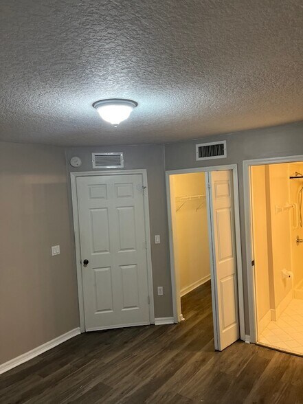master bedroom - 1300 SE 31st Ct