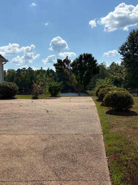 Building Photo - 2117 W Wellsgate Dr