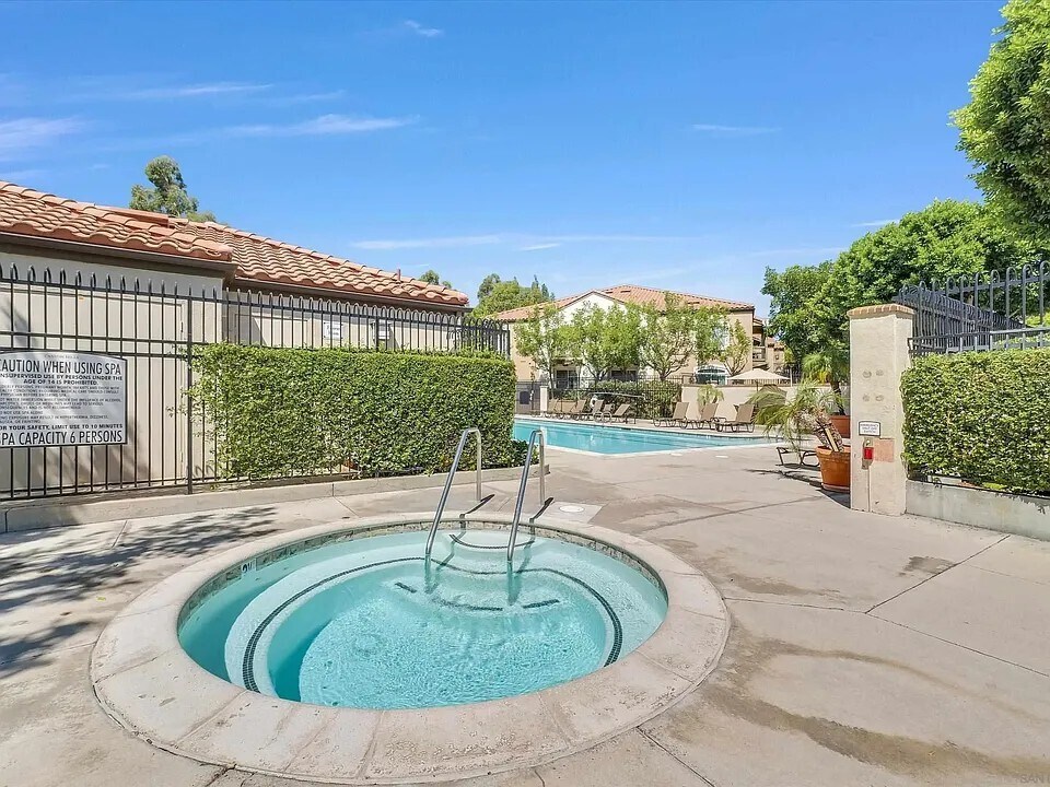 Building Photo - 155 N Cross Creek Rd