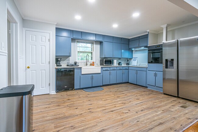 Building Photo - COMING SOON !!! 3/13/2026