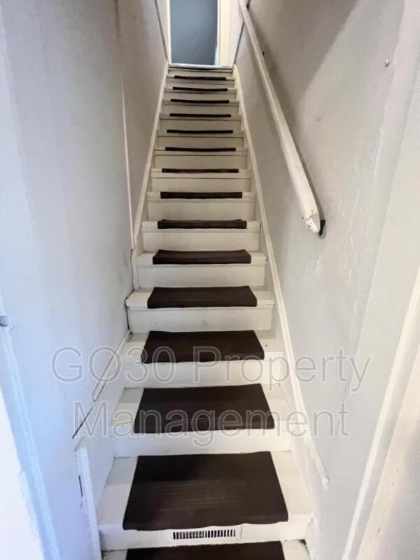 Building Photo - 403 Steel St