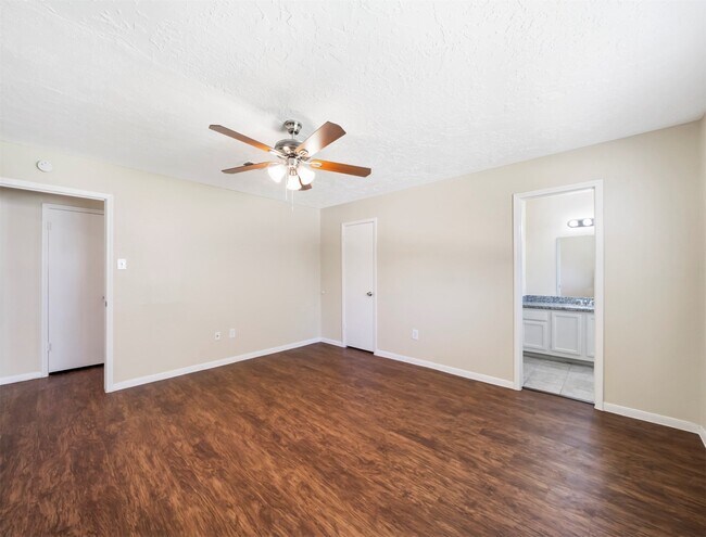 Building Photo - 7962 Southmeadow Dr