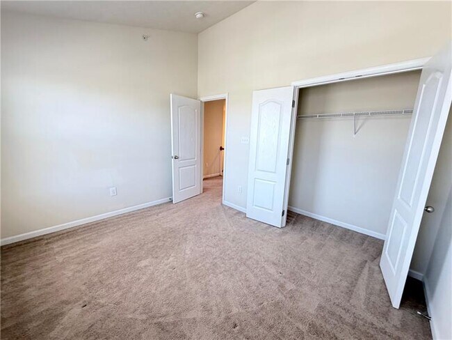 Building Photo - 525 Gala Dr