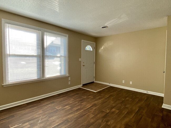 Building Photo - Walk to APSU!! 2 Bed/1.5 Bath! No carpet on main level!