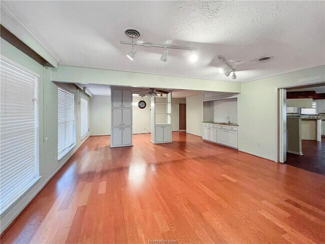 Building Photo - 2606 Melba Cir