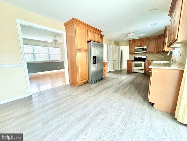 Building Photo - 302 Mimosa Ave