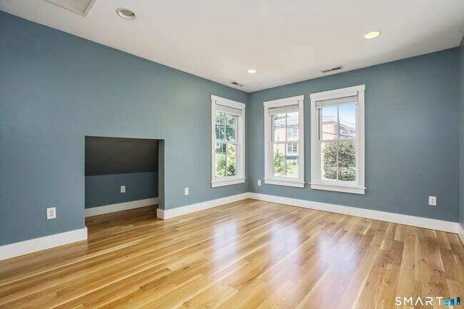 Building Photo - 14 Burr Rd