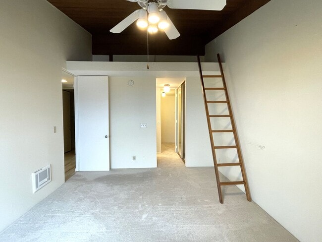 Building Photo - Ocean view updated 2 bed, 2 bath  condo in...