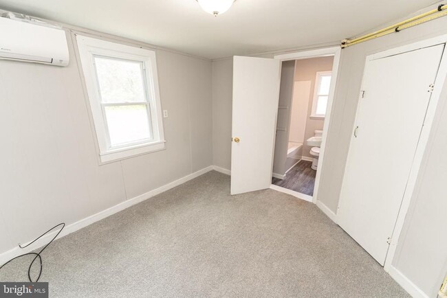 Building Photo - 115 Davis Ln