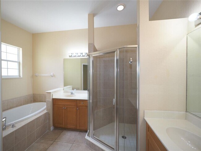 Building Photo - 408 Triano Cir