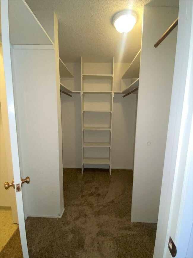 Building Photo - $500 MOVE IN SPECIAL!! One Bedroom Condo A...