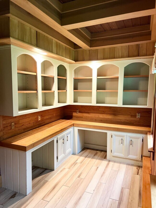 Building Photo - Private single family home for rent in East haddam