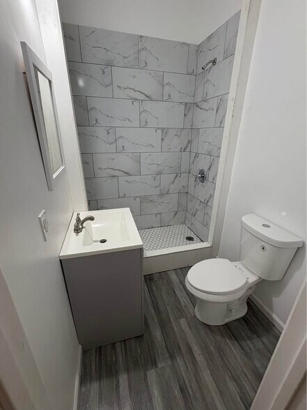 Building Photo - 1507 Centre St