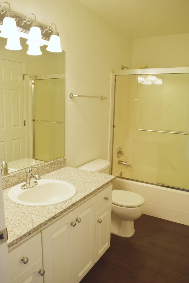 Building Photo - Beautiful, 3 Bed 1.5 Bath Home In Willamet...