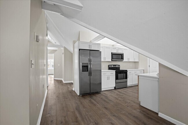 Building Photo - 15 Clearview Ave