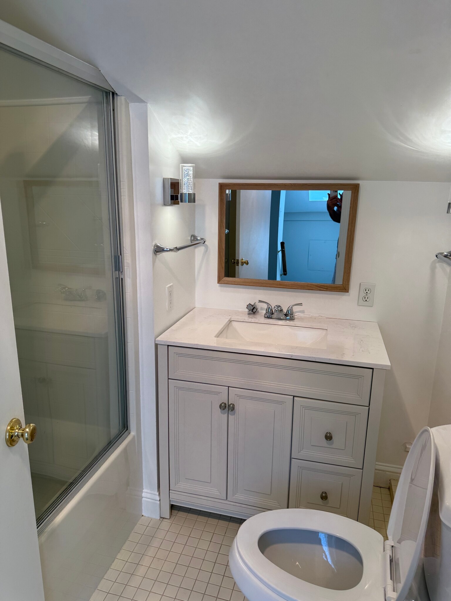 upstairs bath with tub - 21744 Almaden Rd