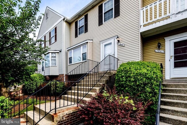Building Photo - 15043 Cherrywood Dr