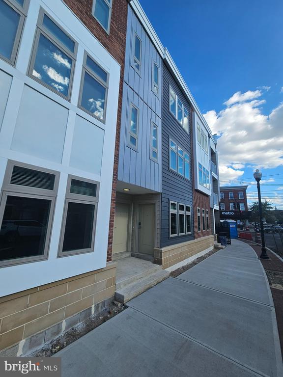 Building Photo - 200 Hamilton Ave