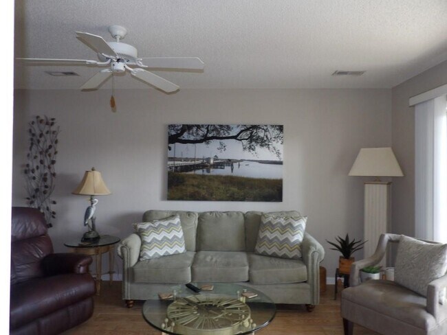 Building Photo - 4622 Greenbriar Dr