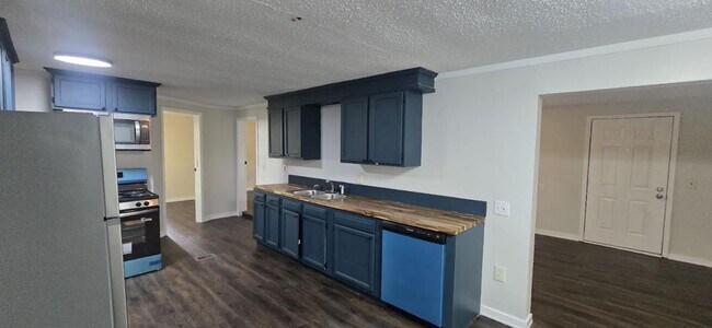 Building Photo - 2619 W Black Creek Rd