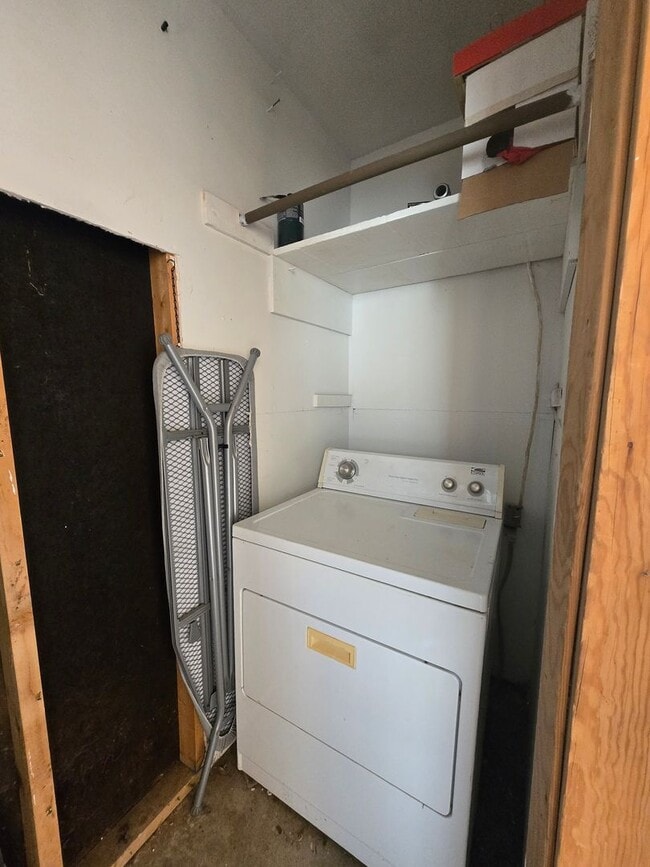 Building Photo - 2307 N Grand Ave