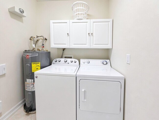 Building Photo - AVAILABLE NOW! Top-Floor Condo | Gated Community | Preserve Views | Water, Sewer & Cable Included