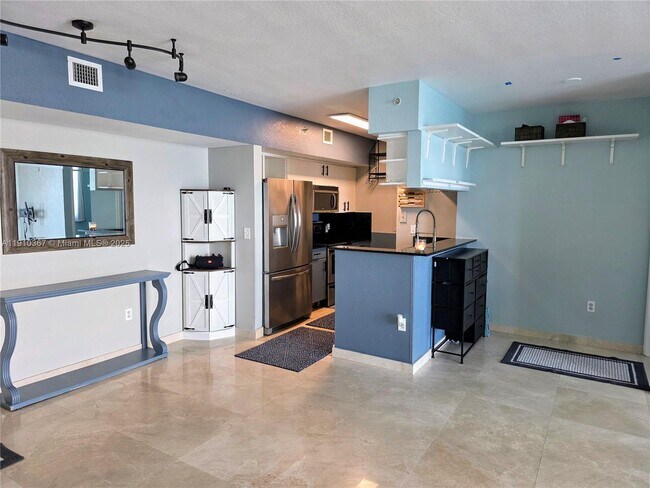 Building Photo - 1625 Kennedy Cswy