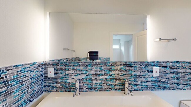 Building Photo - 1103 9th St NE