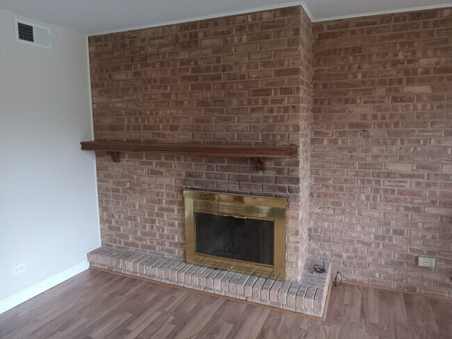 Building Photo - 5538 E Lake Dr