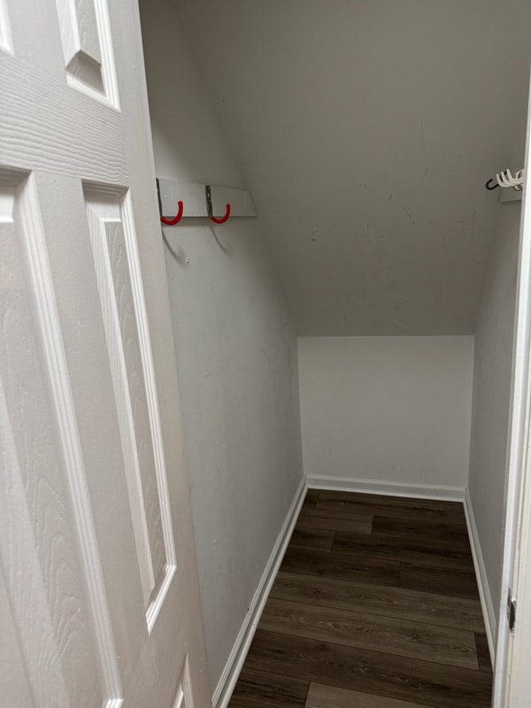 Building Photo - 347 Surrey Ct