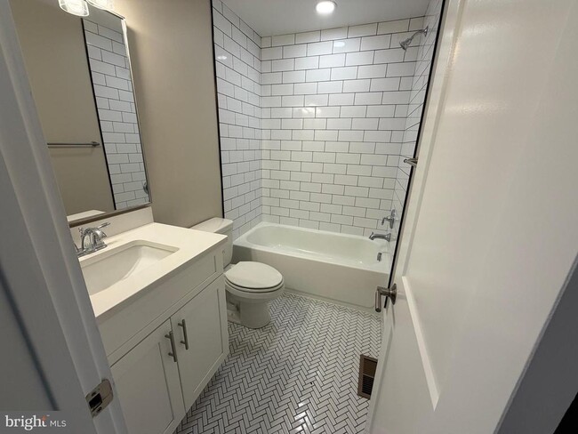 Building Photo - 6480 Vint Hill Rd