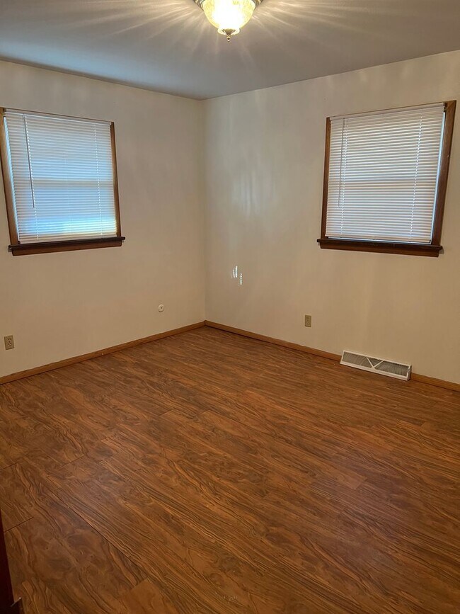 Building Photo - 4874 E Lawn Dr
