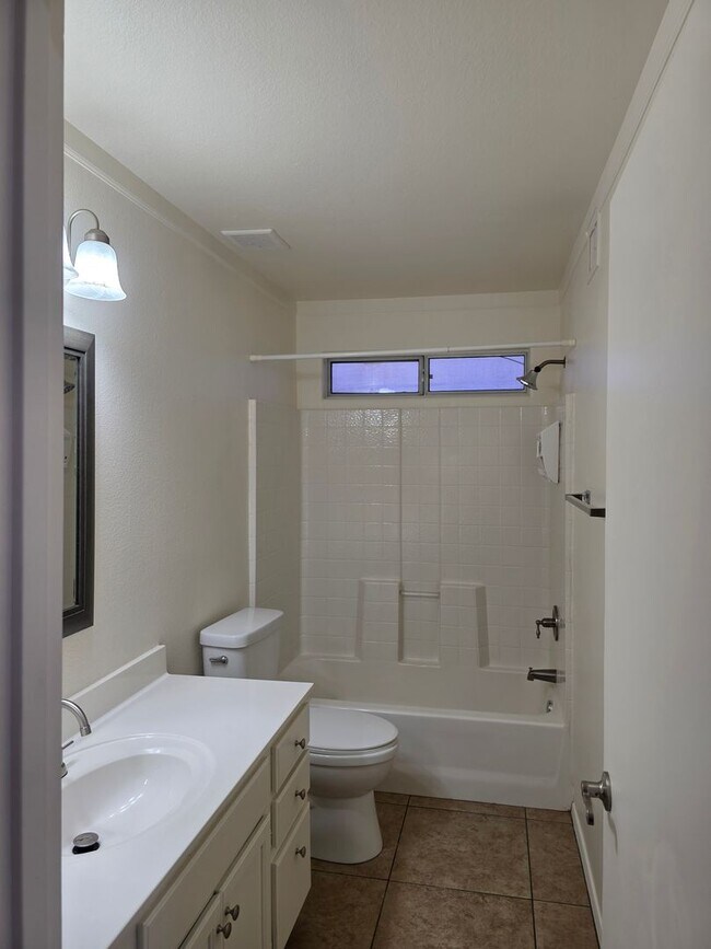 Building Photo - Beautiful 3BR 2BA Home w/ Private Pool • Pool + Covered Patio • Attached Garage in Phoenix