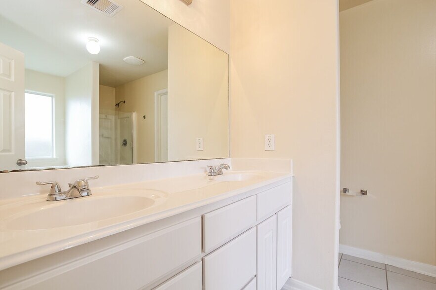 Building Photo - 7123 Northchase Ln