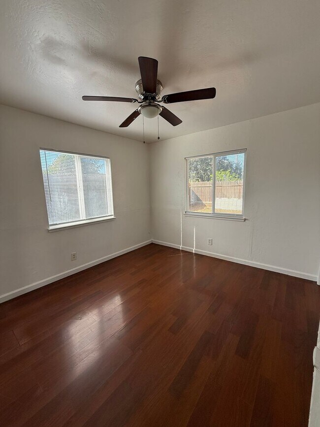 Building Photo - 4590-4592 73rd St, Sacramento, CA 95820