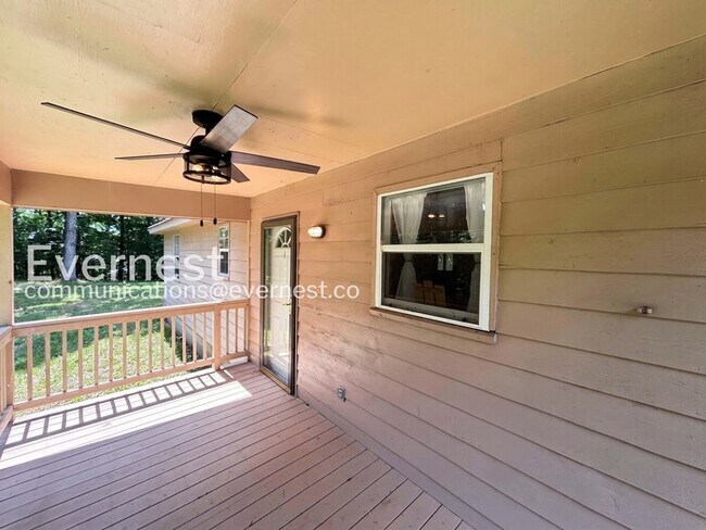 Building Photo - 2 Bed/1 Bath Home with Carport / Pet-Friendly / Available Now!