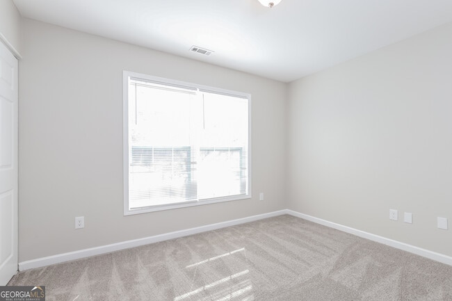 Building Photo - 5330 Mercedes Dr